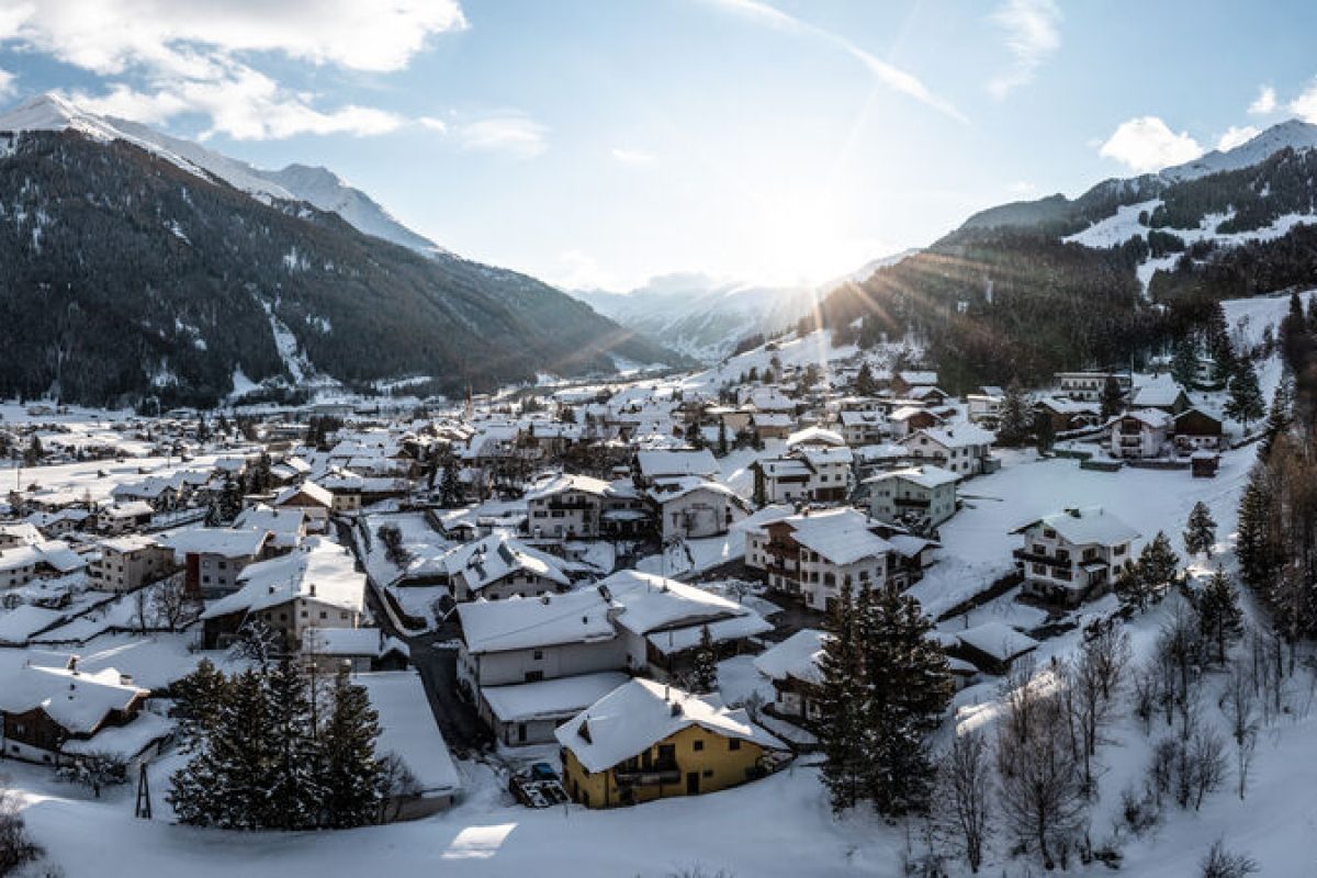 Dorf_Pettneu_Panorama_Winter © TVB St. Anton am Arlberg_Patrick Bätz (5)